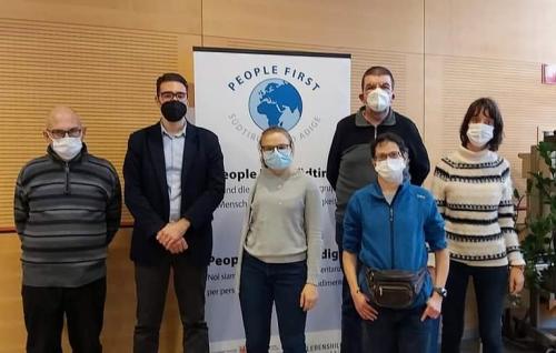 Gruppenbild mit dem Monitoring Ausschuss 