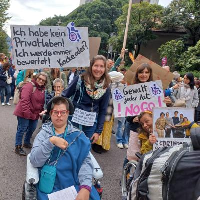 Gegen Gewalt an Frauen mit Lernschwierigkeiten