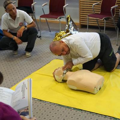 Wiederbelebung Erste Hilfe barrierefrei 