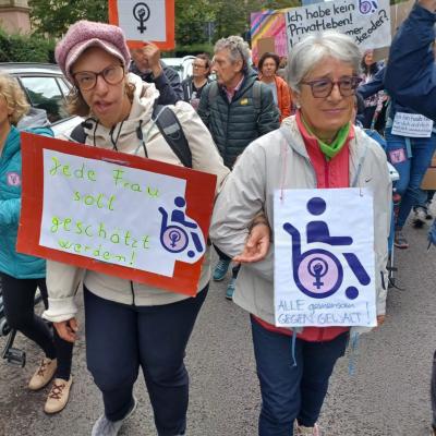 Mit Unterstützung am Frauenmarsch